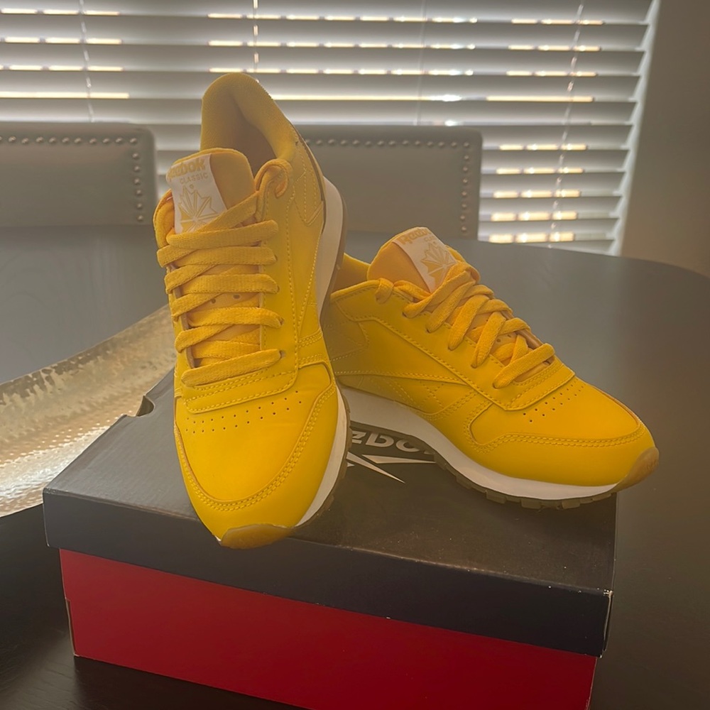 Classic Reeboks - Yellow & White